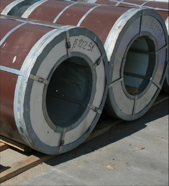 Продам стальные рулоны 0.4мм, RAL 8017 по цене 90 тыс. руб. за тонну.